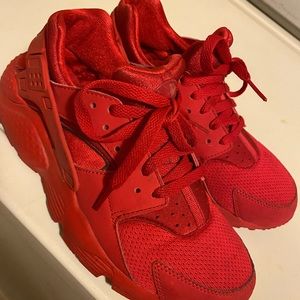 Nike Boys Red Huarache